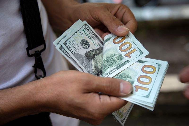 外汇欧盘：美元升至逾一周高点 俄罗斯将公布利率决议