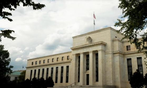 美联储维持利率不变政策声明鹰派，金价短线重挫10余美元