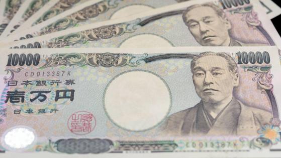 黑田东彦称维持大规模刺激措施，美元兑日元或挑战112.23